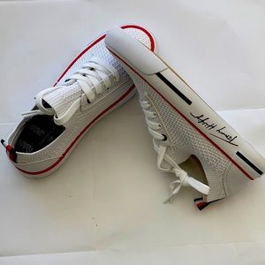 Tommy Hilfiger- women’s shoes size 6M- white multi fabric- new in box!